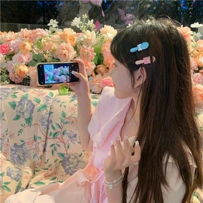 旅馆春光封面